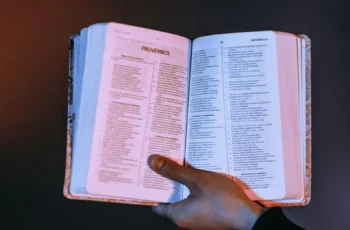 10 Versículos Poderosos Sobre Adoração para Inspirar sua Fé